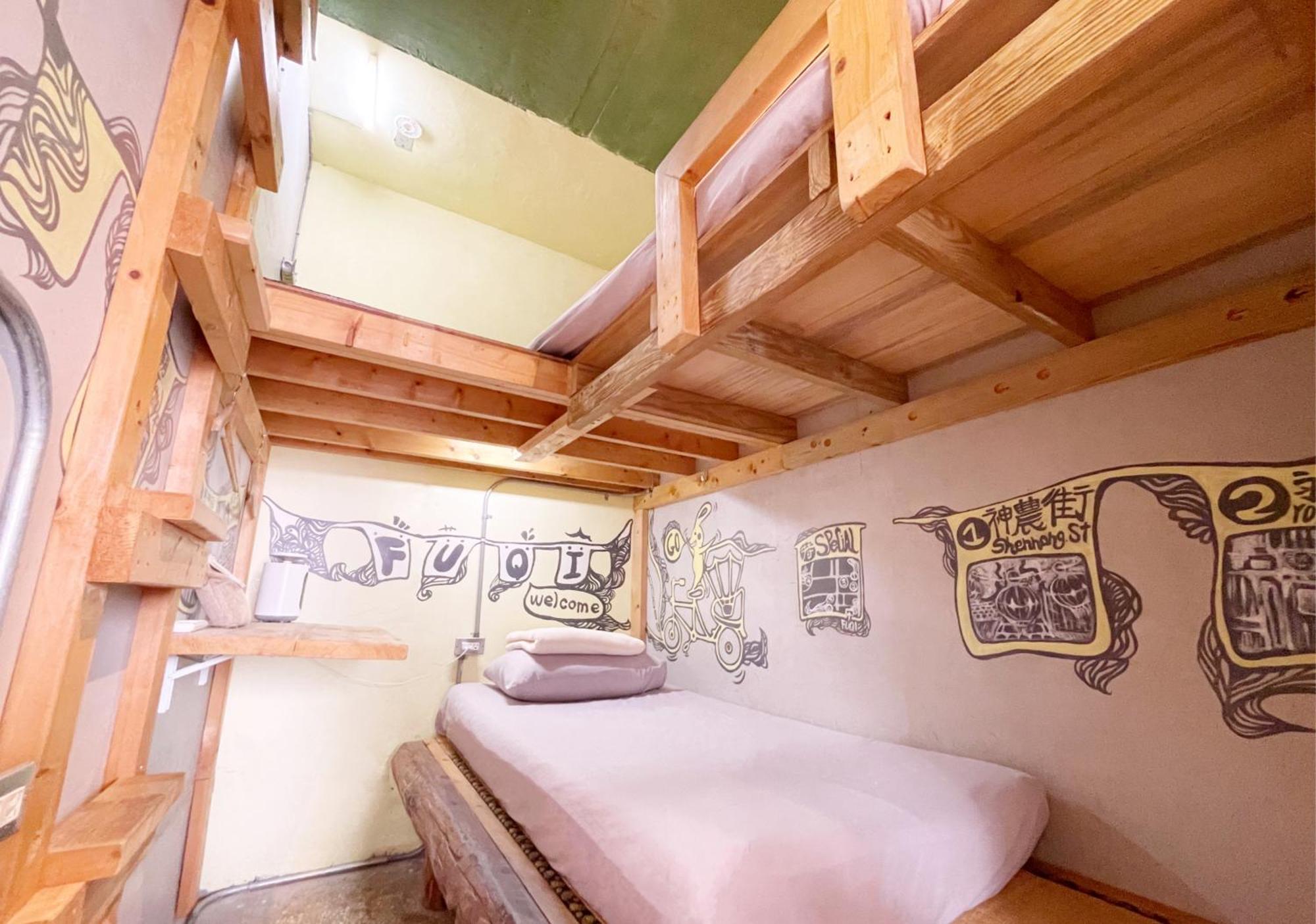 Fuqi Hostel - Heping Tainan Bagian luar foto