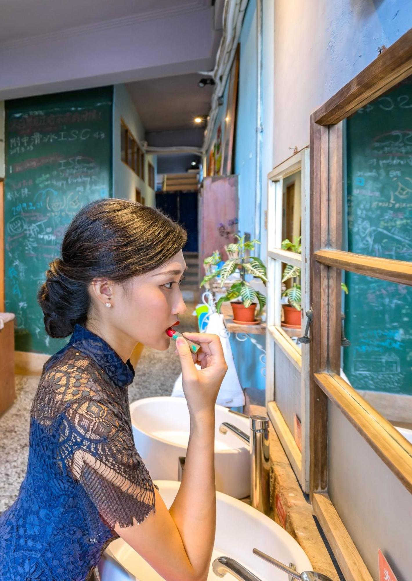 Fuqi Hostel - Heping Tainan Bagian luar foto