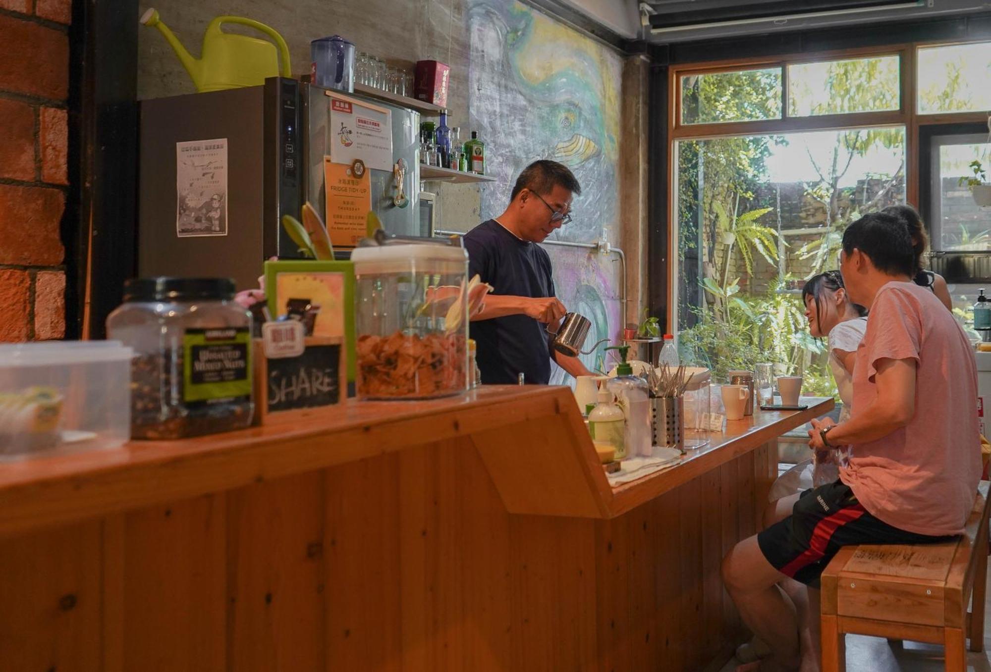 Fuqi Hostel - Heping Tainan Bagian luar foto