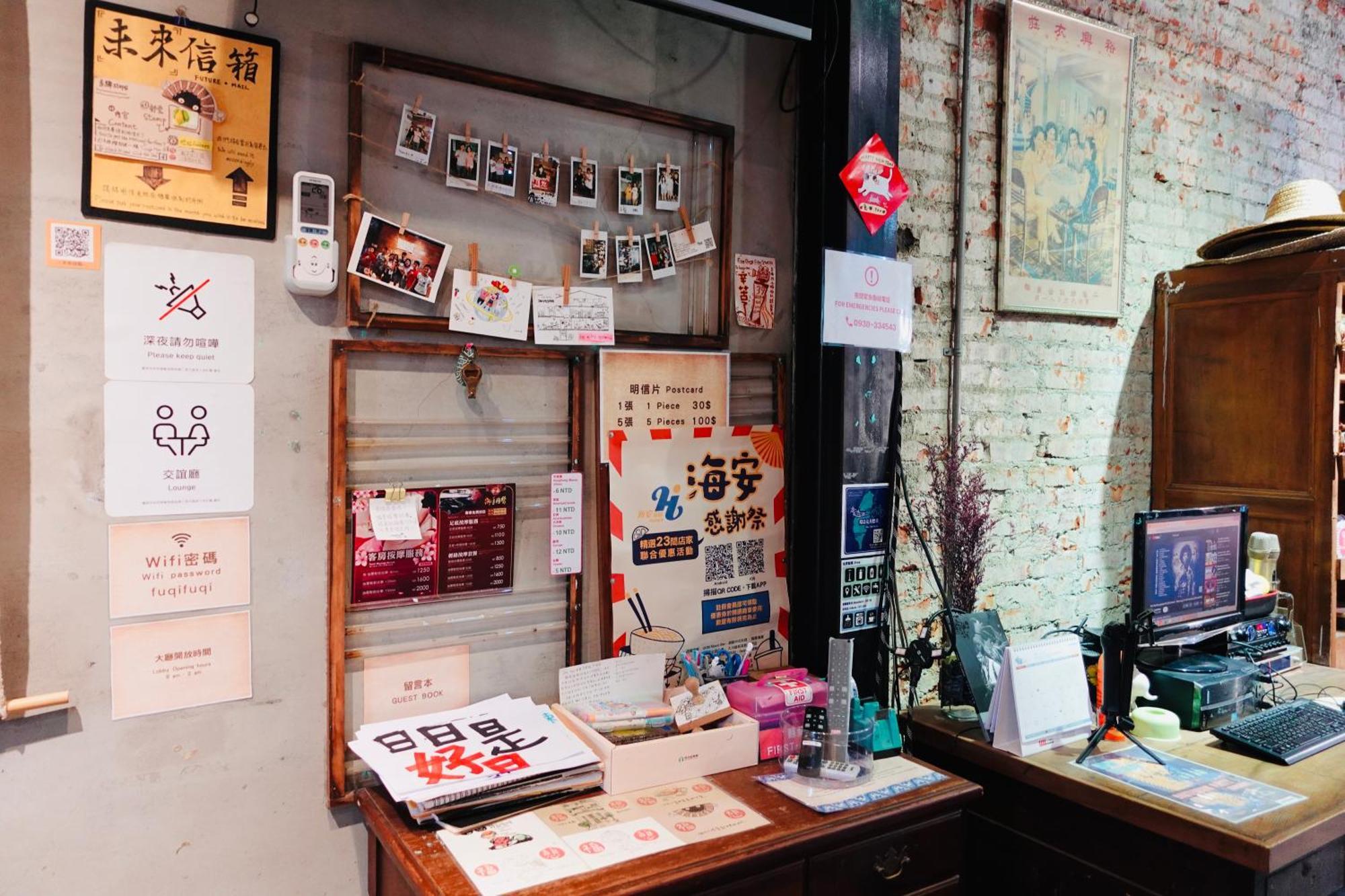 Fuqi Hostel - Heping Tainan Bagian luar foto