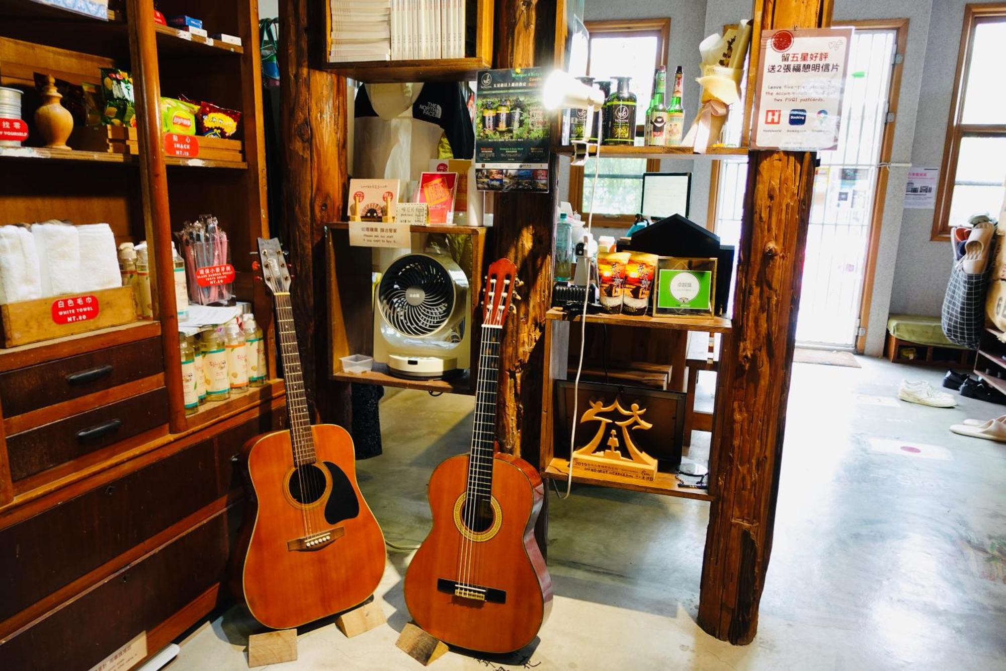 Fuqi Hostel - Heping Tainan Bagian luar foto