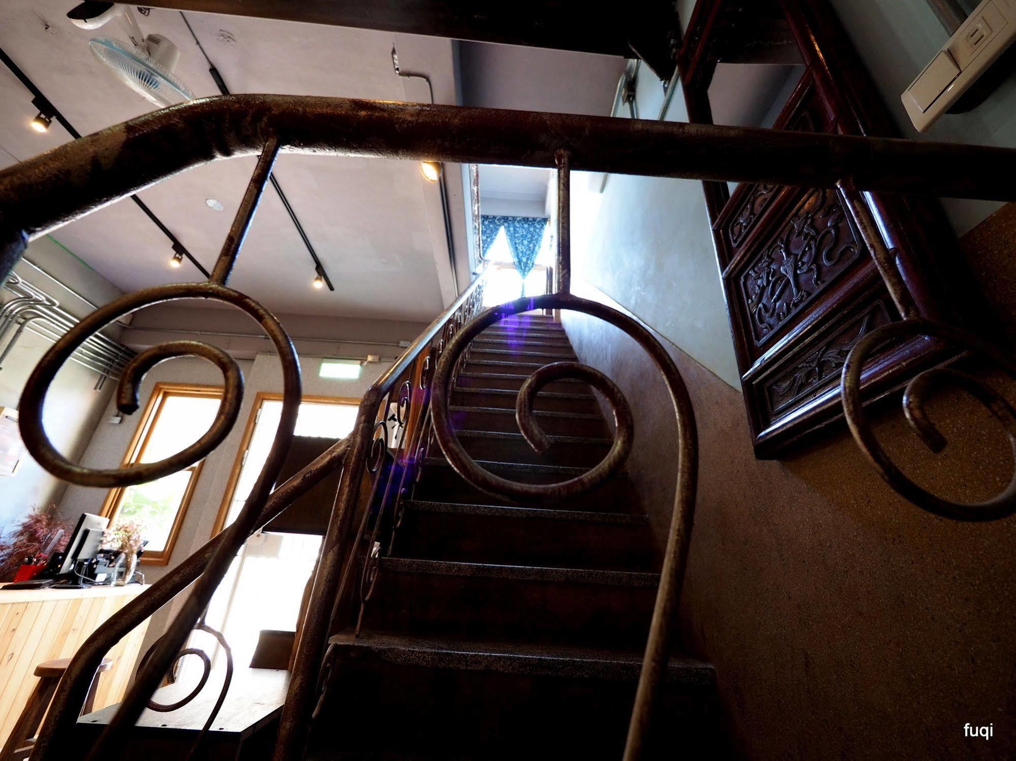 Fuqi Hostel - Heping Tainan Bagian luar foto