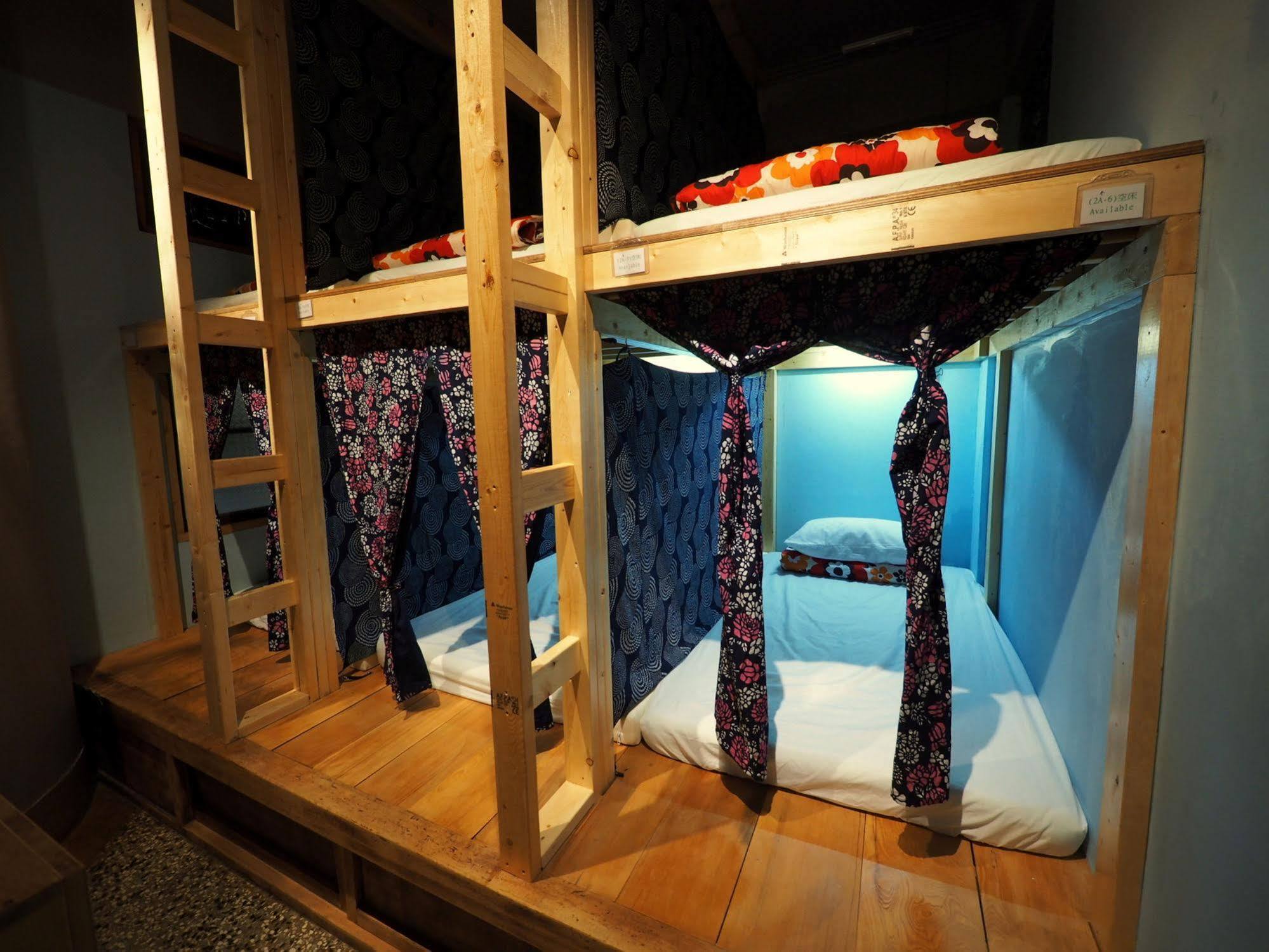 Fuqi Hostel - Heping Tainan Bagian luar foto