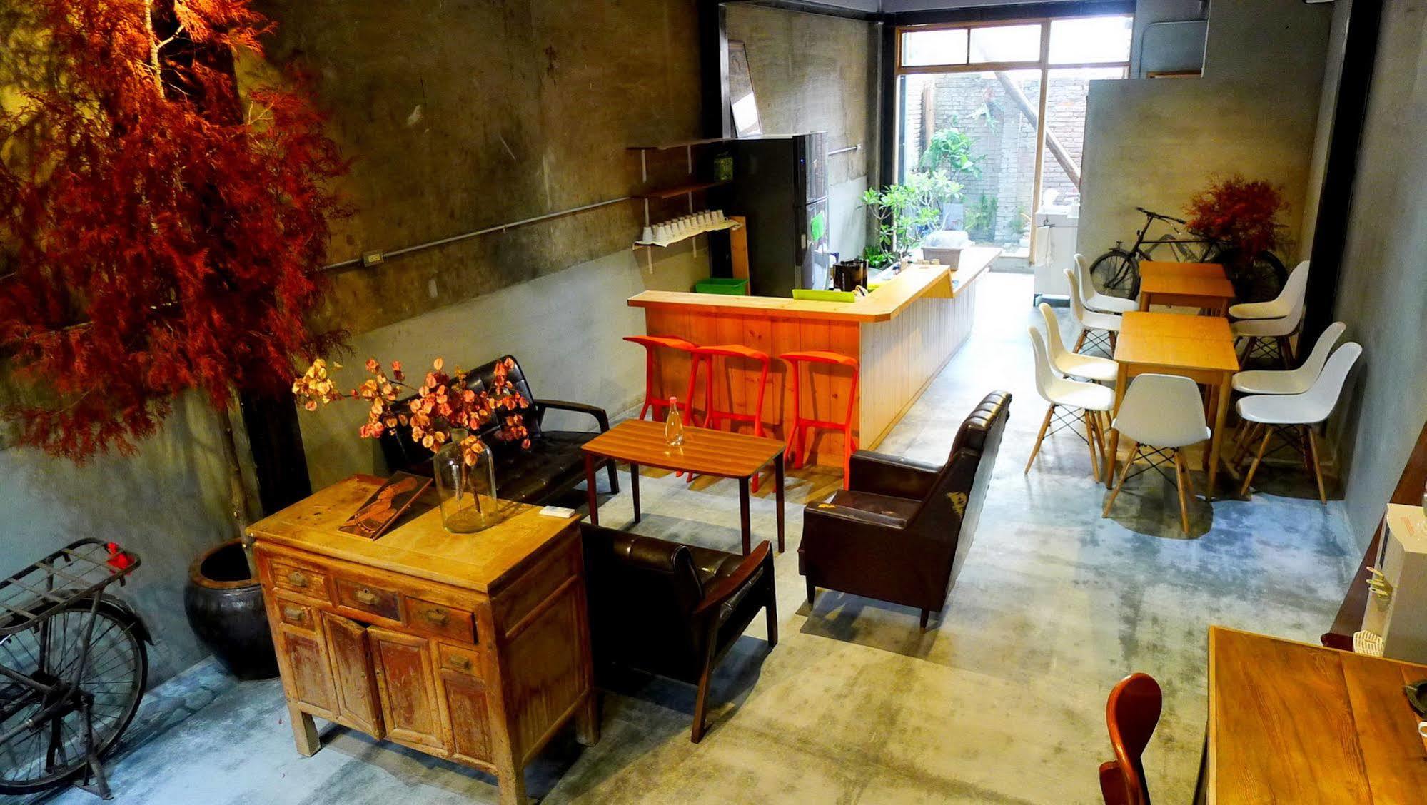 Fuqi Hostel - Heping Tainan Bagian luar foto